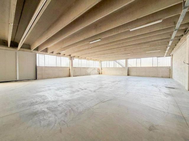 Locale Commerciale in affitto a Liscate, Lombardia