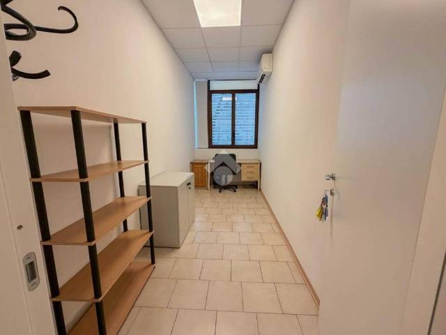 Locale Commerciale in affitto a Liscate, Lombardia
