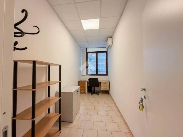 Locale Commerciale in affitto a Liscate, Lombardia