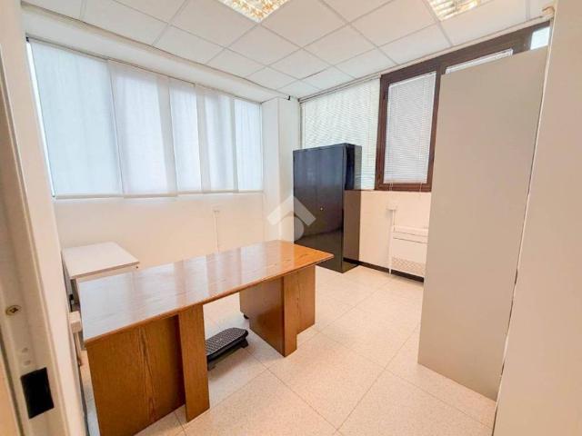 Locale Commerciale in affitto a Liscate, Lombardia