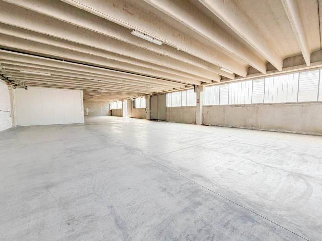 Locale Commerciale in affitto a Liscate, Lombardia