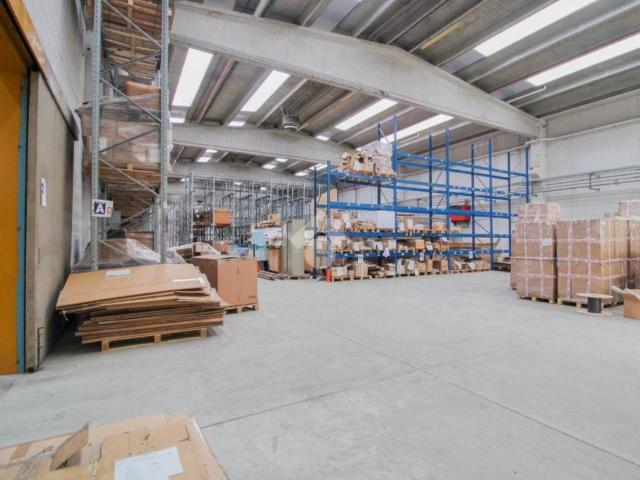 Locale Commerciale in affitto a San Pedrino, Vignate