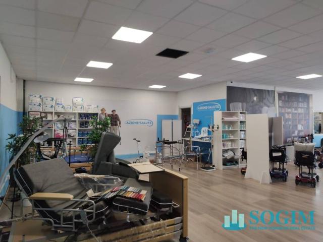 Locale Commerciale in affitto a Liscate, Lombardia