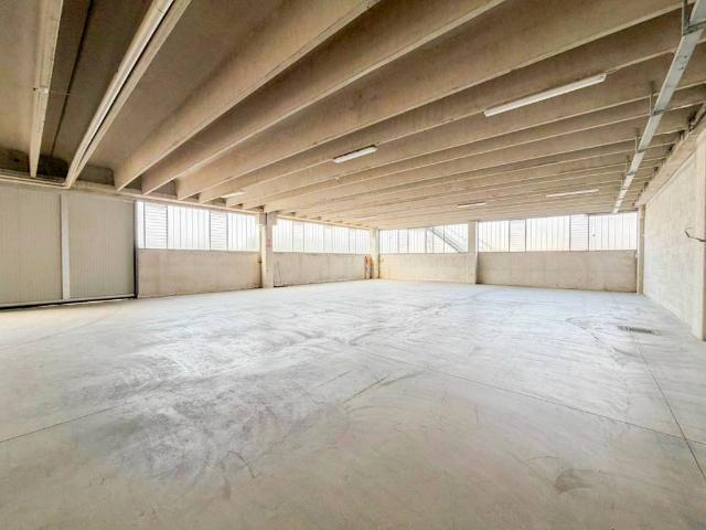 Locale Commerciale in affitto a Liscate, Lombardia