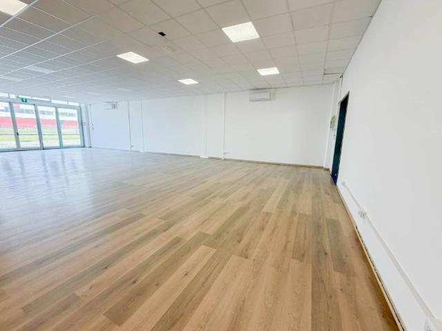 Locale Commerciale in affitto a Liscate, Lombardia