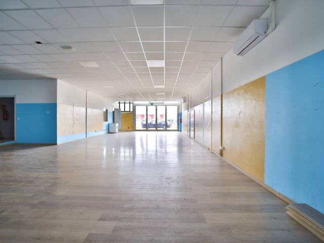 Locale Commerciale in affitto a Liscate, Lombardia