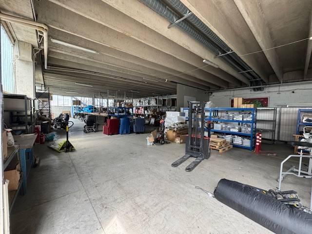Locale Commerciale in affitto a Liscate, Lombardia
