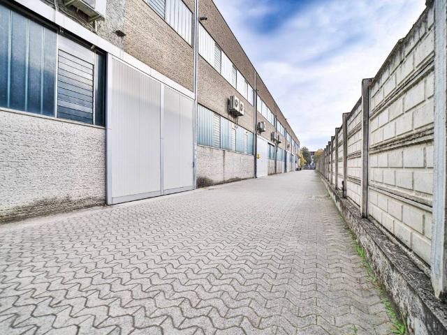 Locale Commerciale in affitto a Liscate, Lombardia