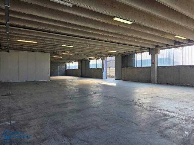 Locale Commerciale in affitto a Liscate, Lombardia