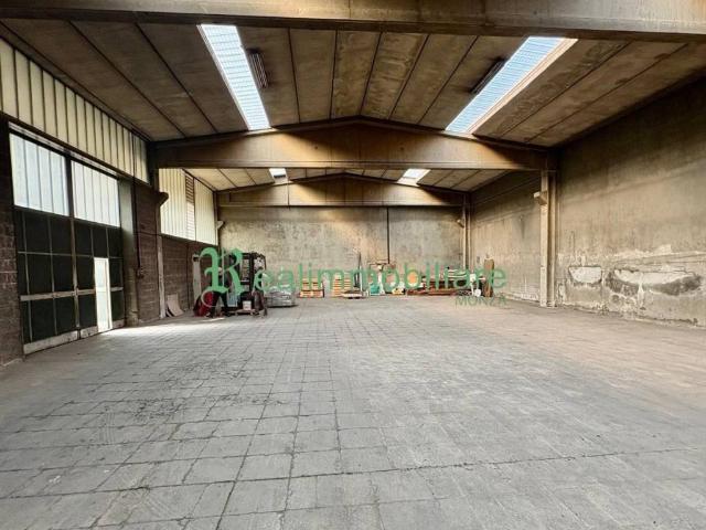 Locale Commerciale in affitto a Macherio, Lombardia