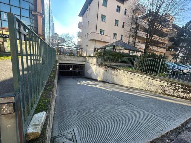 Locale Commerciale in affitto a Lissone, Lombardia