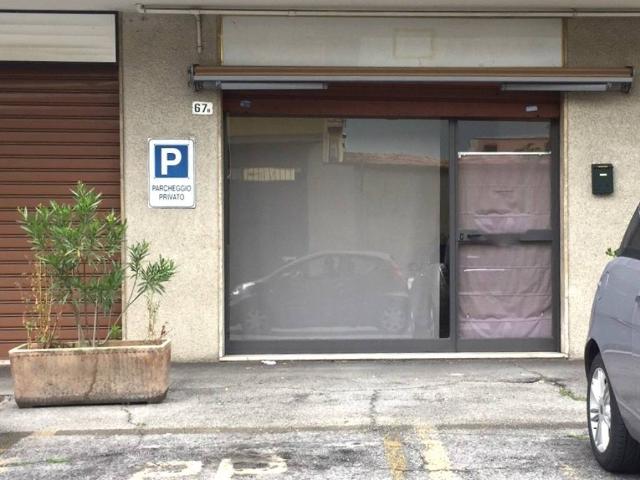 Locale Commerciale in affitto a Lissone, Da là dal Punt