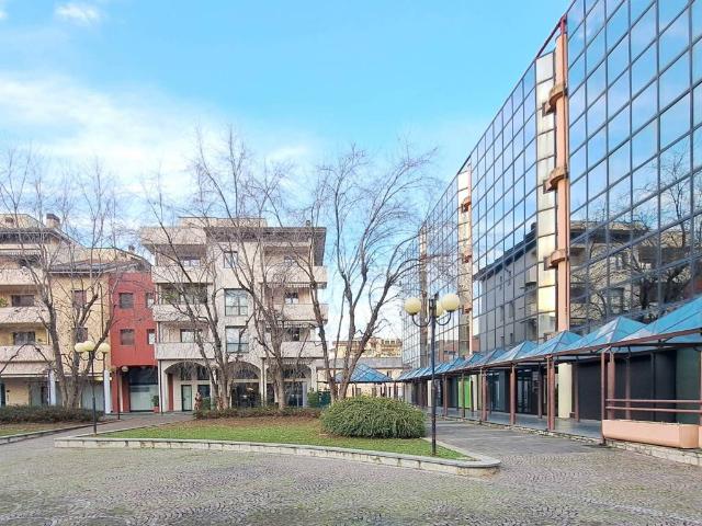 Locale Commerciale in affitto a Lissone, Lombardia