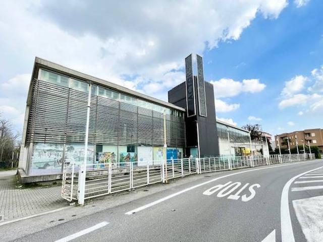 Locale Commerciale in affitto a Lissone, Pontell