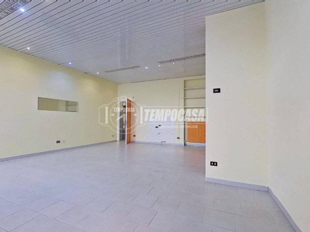 Locale Commerciale in affitto a Lissone, Centro Storico