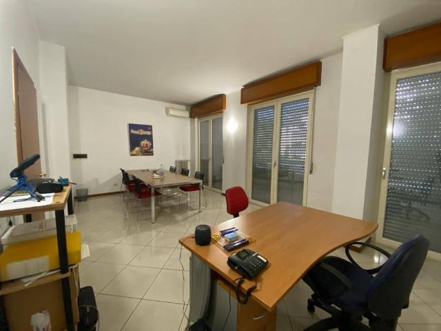Locale Commerciale in affitto a Lissone, Lombardia