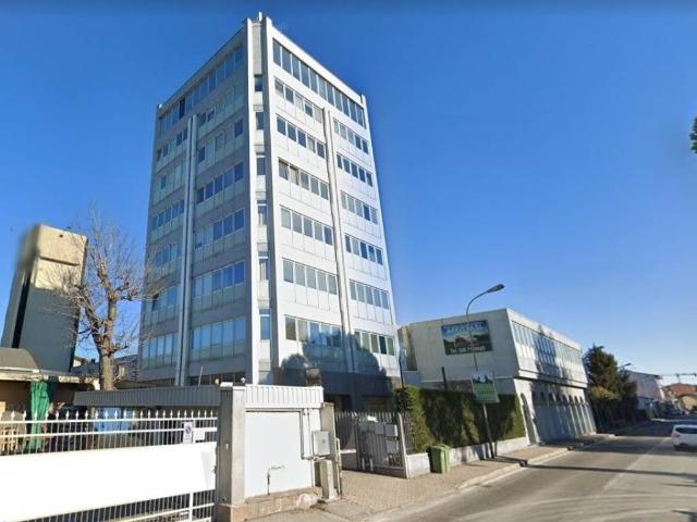 Locale Commerciale in affitto a Lissone, CIM