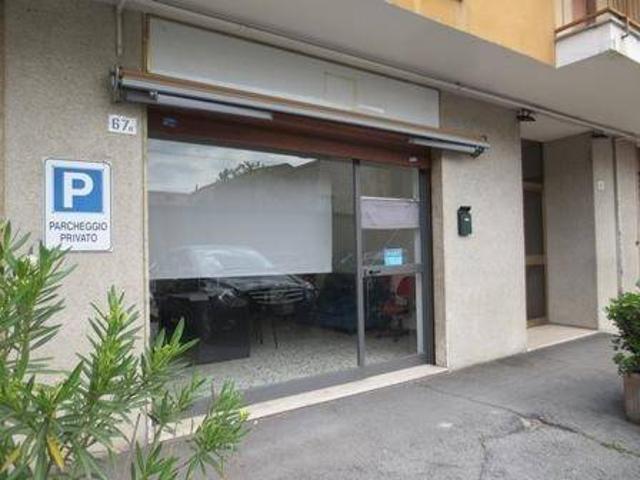 Locale Commerciale in affitto a Lissone, Centro Storico