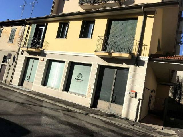 Locale Commerciale in affitto a Lissone, Centro Storico