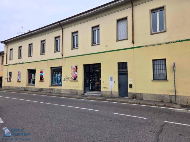 Locale Commerciale in affitto a Lissone, Lombardia