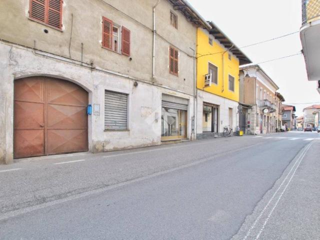 Locale Commerciale in affitto a Piemonte, Vercelli