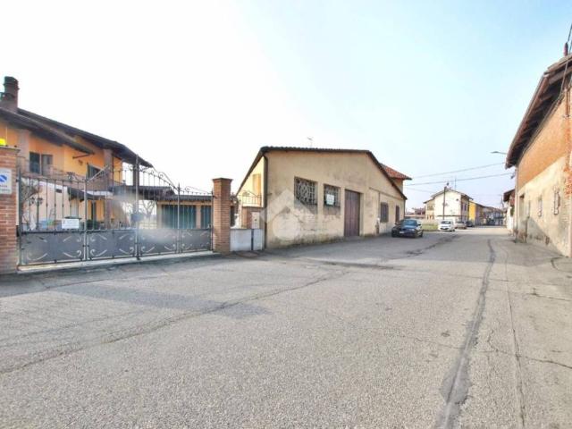 Locale Commerciale in affitto a Piemonte, Vercelli