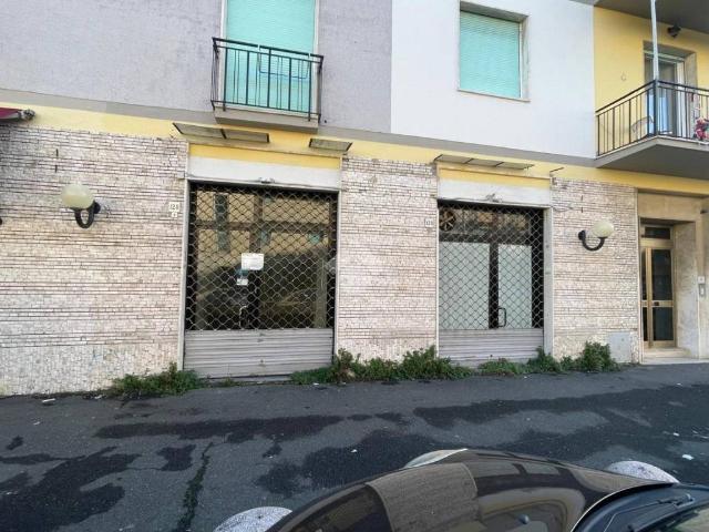 Locale Commerciale in affitto a Stazione, Livorno
