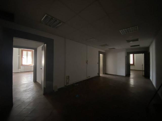 Locale Commerciale in affitto a Livorno