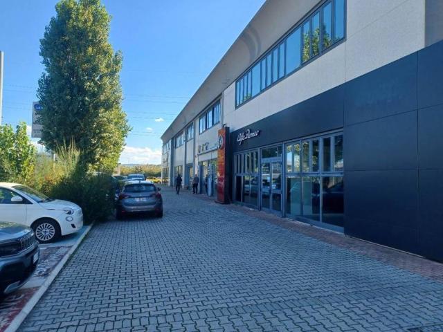 Locale Commerciale in affitto a Livorno, Toscana