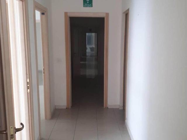 Locale Commerciale in affitto a Livorno, Toscana