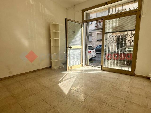 Locale Commerciale in affitto a Livorno
