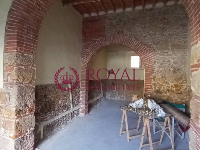 Locale Commerciale in affitto a Livorno