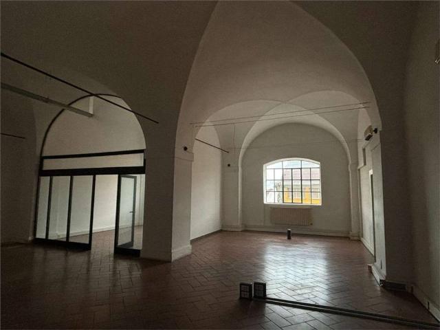 Locale Commerciale in affitto a Livorno, Toscana