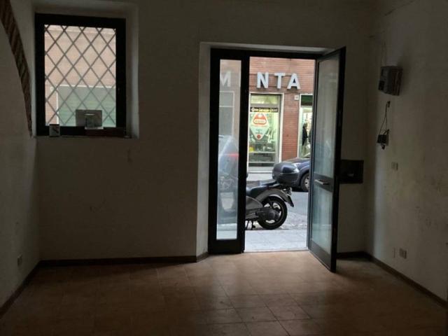 Locale Commerciale in affitto a Livorno, Toscana