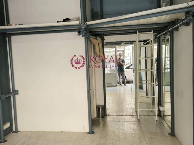 Locale Commerciale in affitto a Livorno