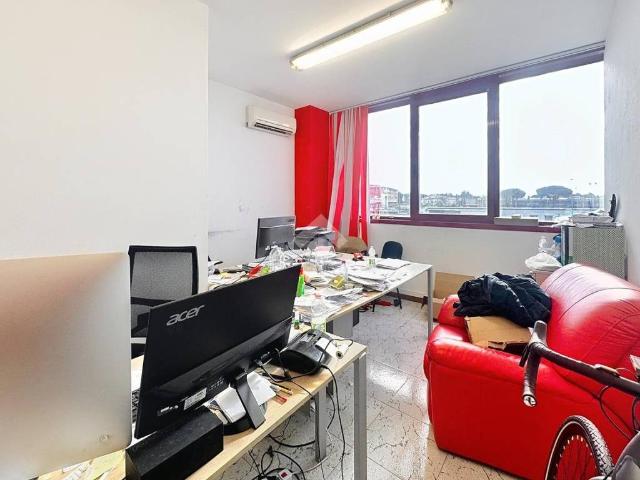 Locale Commerciale in affitto a Livorno, Toscana
