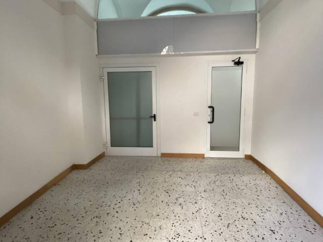 Locale Commerciale in affitto a Livorno