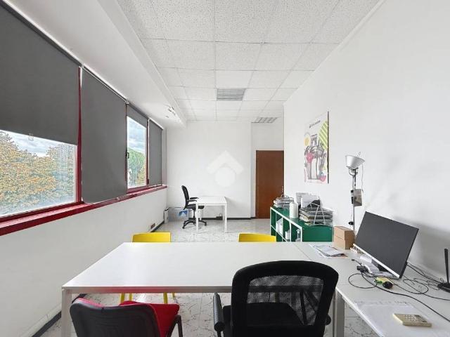 Locale Commerciale in affitto a Livorno