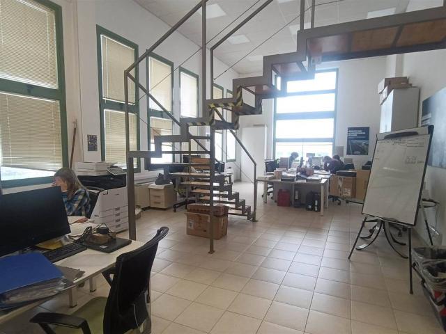 Locale Commerciale in affitto a Livorno, Toscana