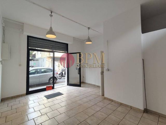 Locale Commerciale in affitto a Livorno, Toscana