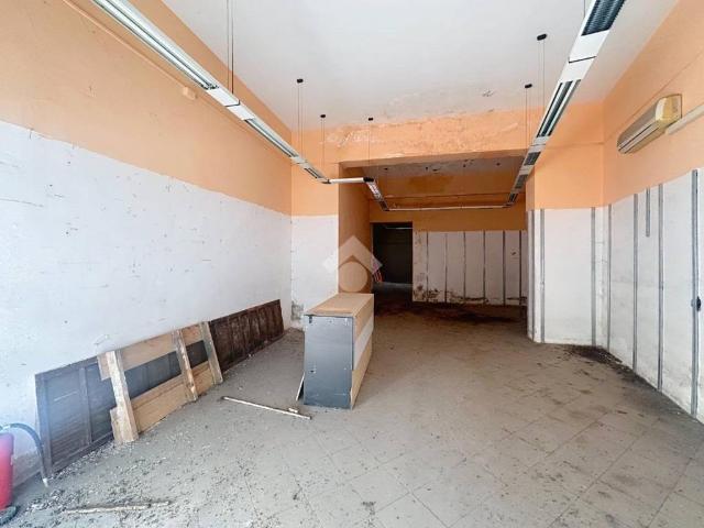 Locale Commerciale in affitto a Livorno, Toscana