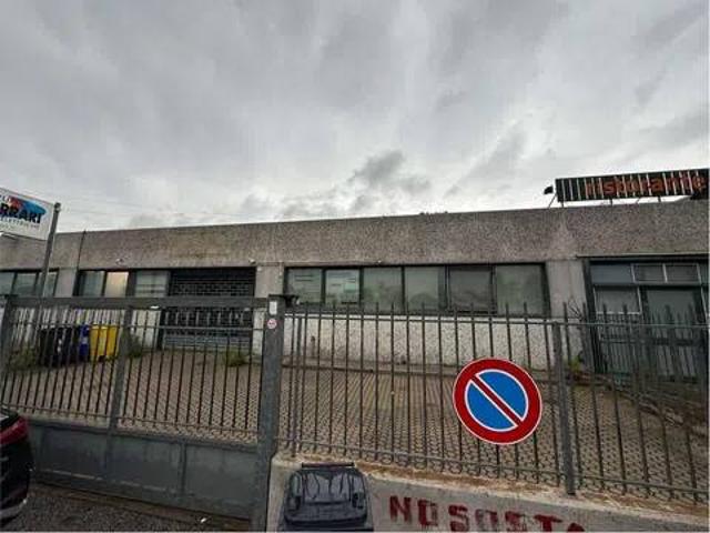 Locale Commerciale in affitto a Livorno, Toscana