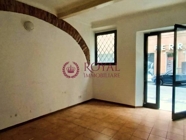 Locale Commerciale in affitto a Livorno, Toscana
