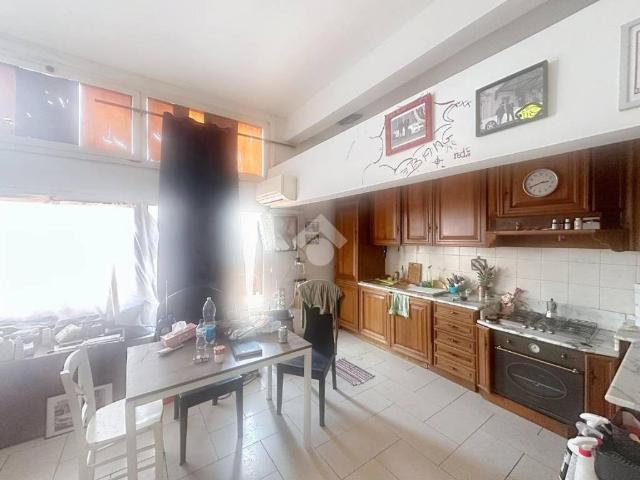 Locale Commerciale in affitto a Livorno