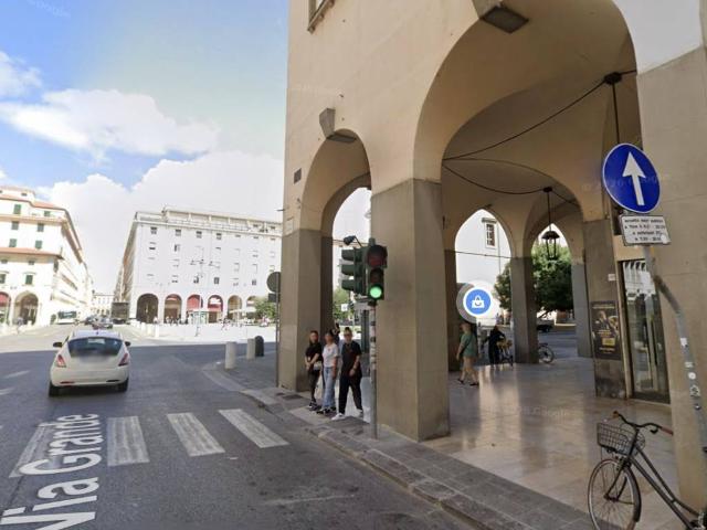 Locale Commerciale in affitto a Via Grande, Livorno