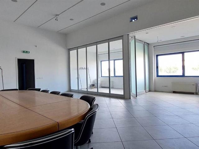Locale Commerciale in affitto a Livorno, Toscana