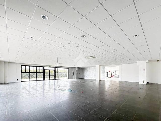 Locale Commerciale in affitto a Livorno, Toscana