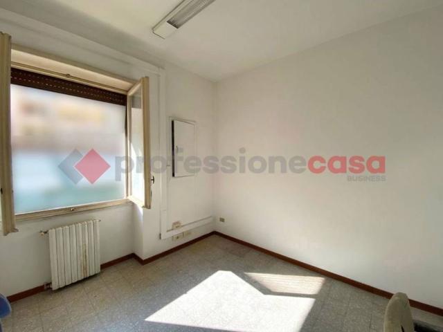 Locale Commerciale in affitto a Livorno