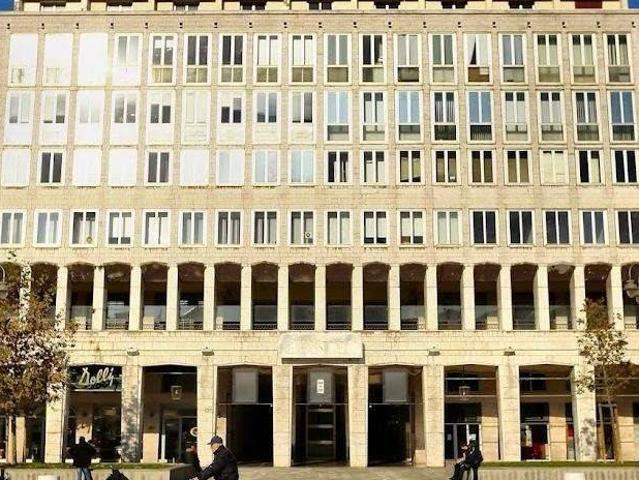 Locale Commerciale in affitto a Livorno