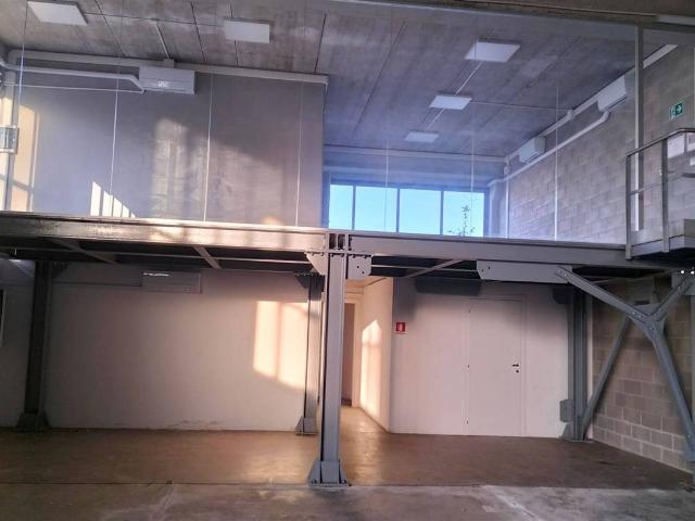 Locale Commerciale in affitto a Livorno, Toscana